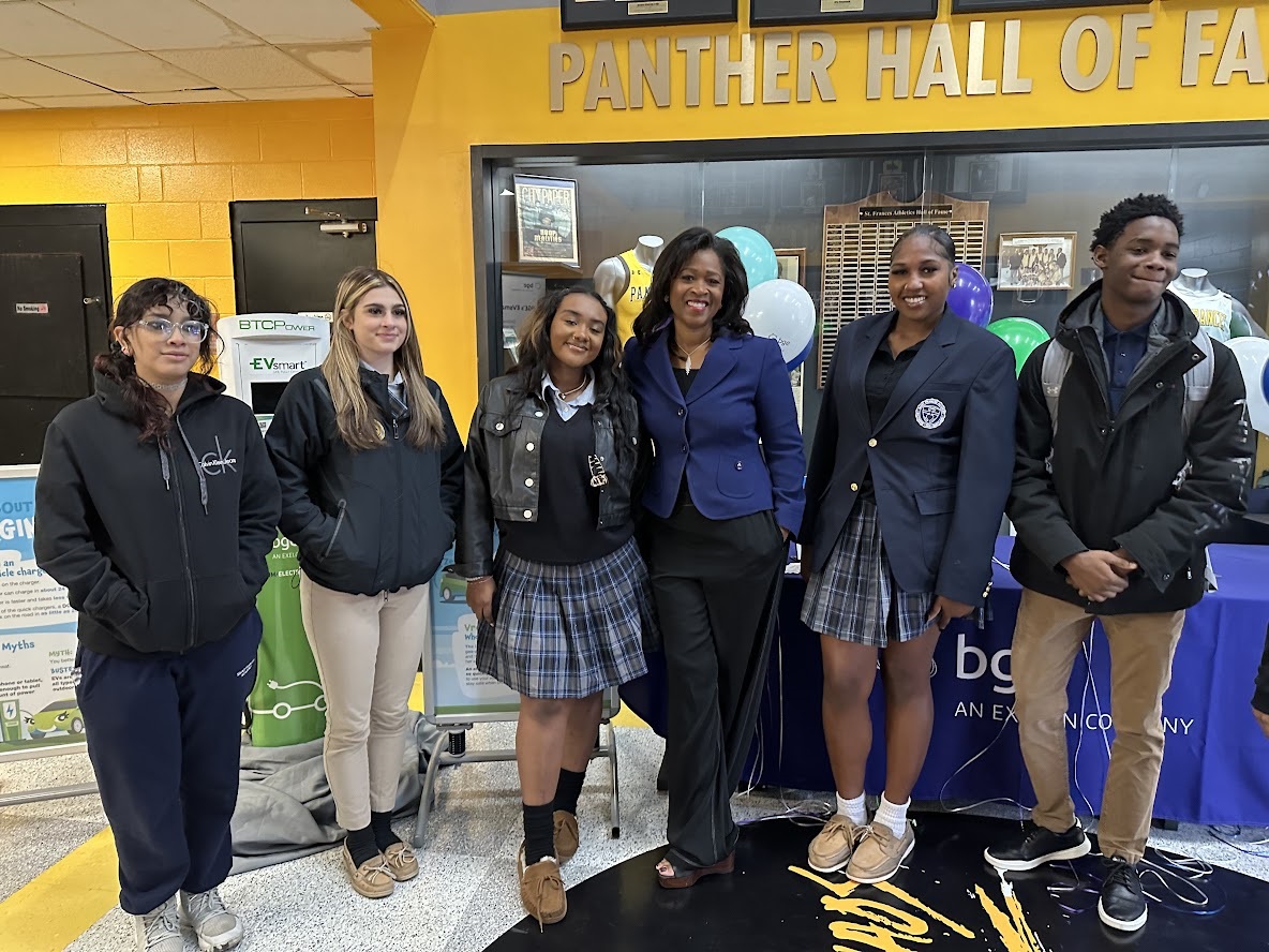 EJ Homepage Image: High School Students and Secretary